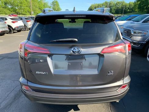 Used 2018 Toyota RAV4 LE AWD/4WD image 4