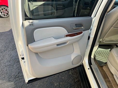 Used 2010 Chevrolet Suburban LTZ image 25