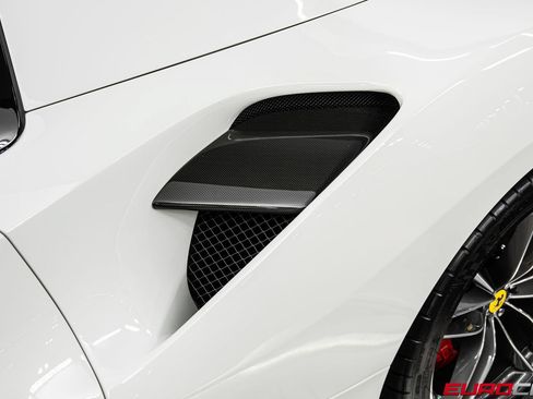 Used 2019 Ferrari 488 Spider RWD image 18