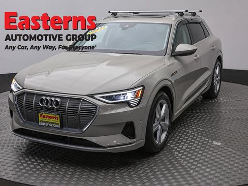Used 2019 Audi e-tron Prestige w/ Prestige Package AWD/4WD image 1