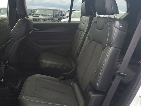 New 2025 Jeep Grand Cherokee L Altitude image 15