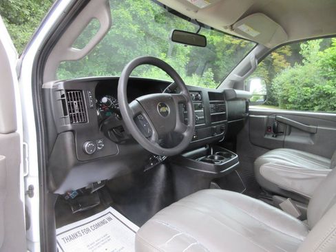 Used 2017 Chevrolet Express 2500 RWD image 26