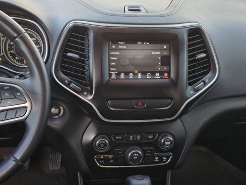 Used 2019 Jeep Cherokee Latitude Plus image 16