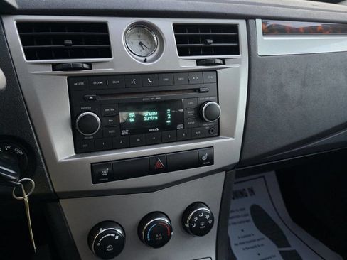 Used 2010 Chrysler Sebring Limited image 9