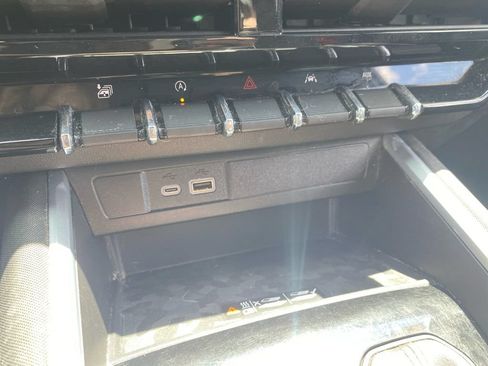 Used 2023 Chevrolet Colorado Z71 w/ Z71 Convenience Package 2 AWD/4WD image 28