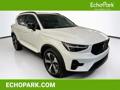 Used 2026 Volvo XC40 B5 Plus AWD/4WD image 1