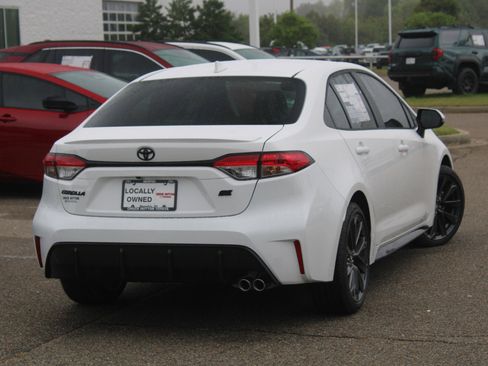 Used 2026 Toyota Corolla SE image 18