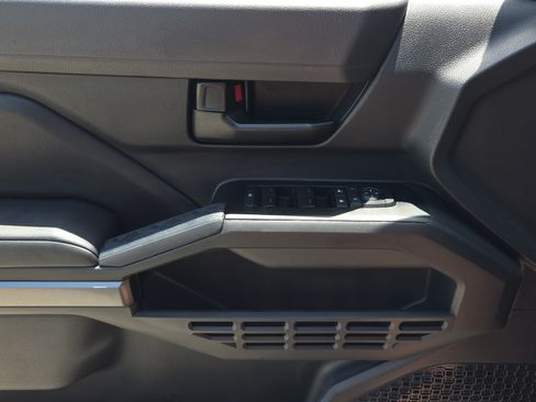 Certified 2026 Toyota Tacoma SR5 AWD/4WD image 21