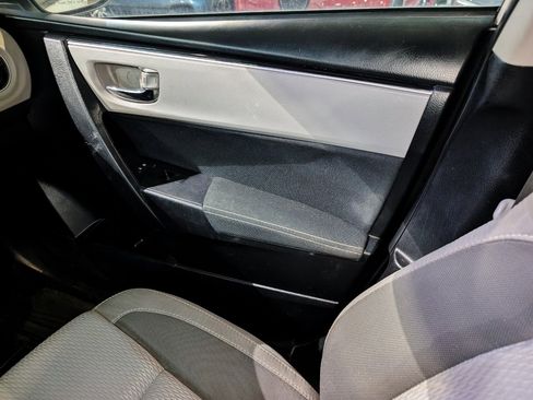 Used 2018 Toyota Corolla LE FWD image 34