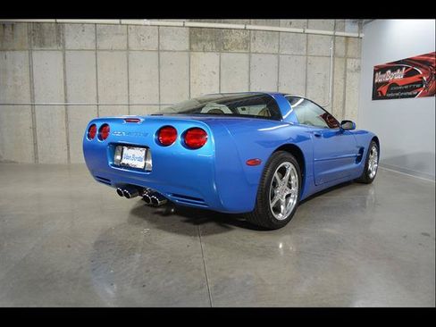 Used 2000 Chevrolet Corvette Coupe w/ Roof Pkg RWD image 7