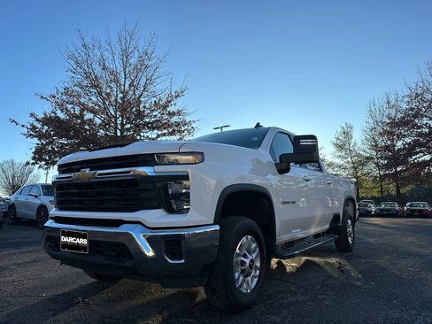 Used 2024 Chevrolet Silverado 2500 LT image 32