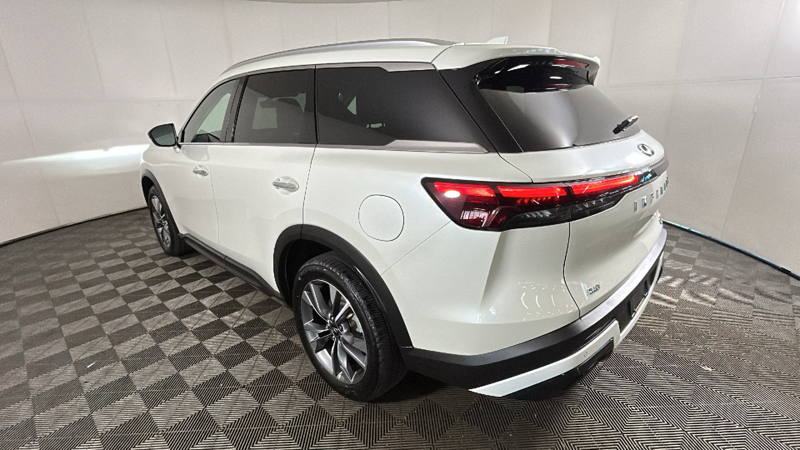 Used 2024 INFINITI QX60 Luxe AWD/4WD image 4