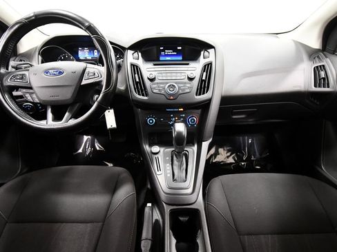 Used 2016 Ford Focus SE w/ SE Sport Package FWD image 3
