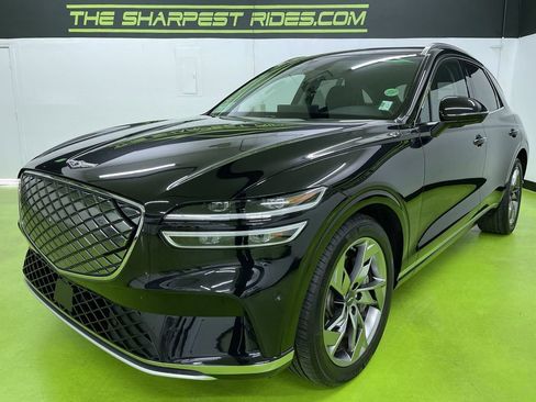 Used 2023 Genesis Electrified GV70 image 5