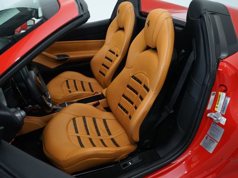 Used 2018 Ferrari 488 Spider RWD image 12