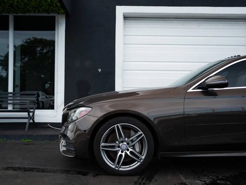 Used 2017 Mercedes-Benz E 300 4MATIC image 11