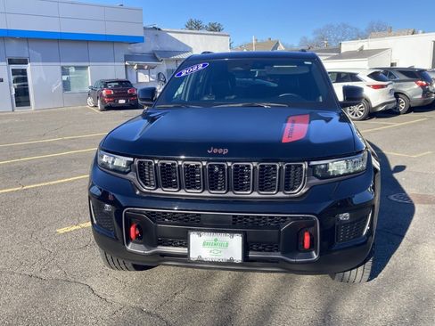 Used 2022 Jeep Grand Cherokee Trailhawk w/ Luxury Tech Group III image 2