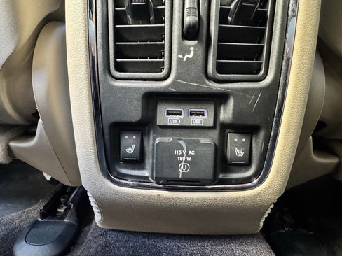 Used 2018 Jeep Grand Cherokee Limited image 32