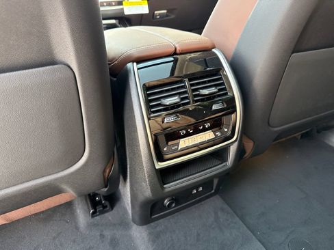 Used 2027 BMW X7 xDrive40i w/ Executive Package AWD/4WD image 22