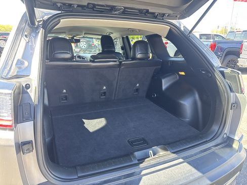 Used 2019 Jeep Cherokee Limited AWD/4WD image 31