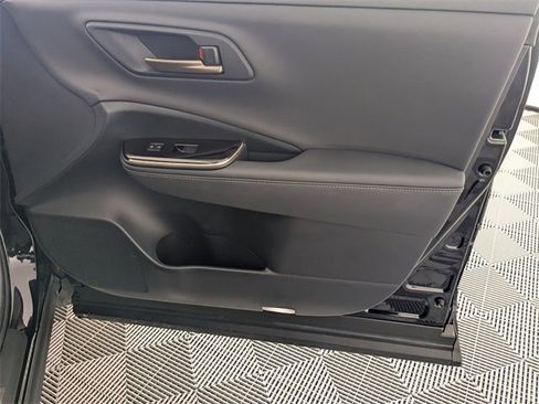 Used 2025 Toyota Crown XLE image 31