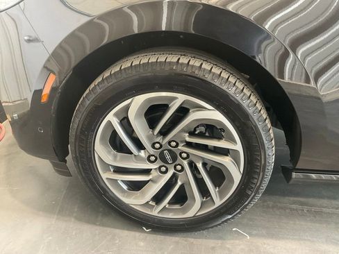 Used 2025 Lincoln Navigator Reserve AWD/4WD image 6