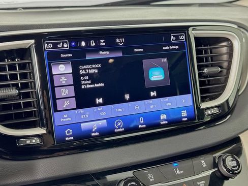 Used 2022 Chrysler Pacifica Touring-L FWD image 14
