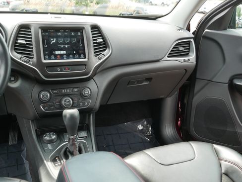 Used 2019 Jeep Cherokee Trailhawk w/ Cold Weather Group AWD/4WD image 22