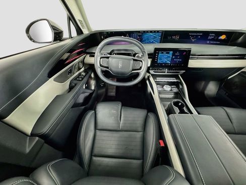 Used 2025 Lincoln Nautilus Reserve AWD/4WD image 15