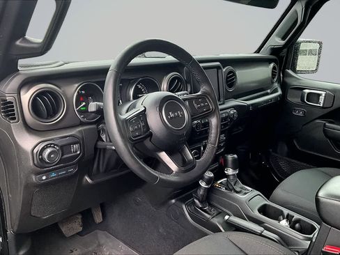 Used 2023 Jeep Wrangler Unlimited w/ Cold Weather Group AWD/4WD image 2