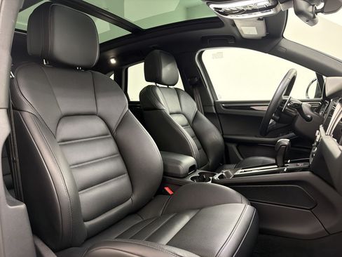 Used 2026 Porsche Macan AWD/4WD image 23