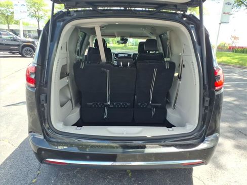 Used 2024 Chrysler Pacifica Touring-L FWD image 30