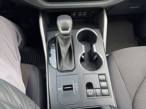 Used 2023 Toyota Highlander LE image 18