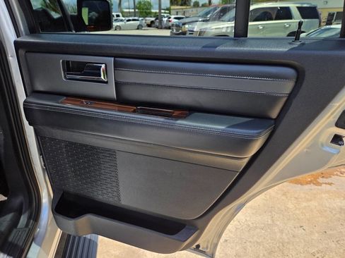 Used 2015 Ford Expedition Platinum RWD image 24
