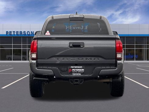 Used 2018 Toyota Tacoma TRD Sport w/ Technology Package image 5