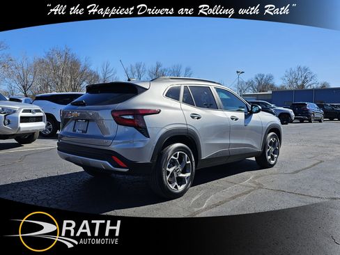 Used 2025 Chevrolet Trax LT image 6