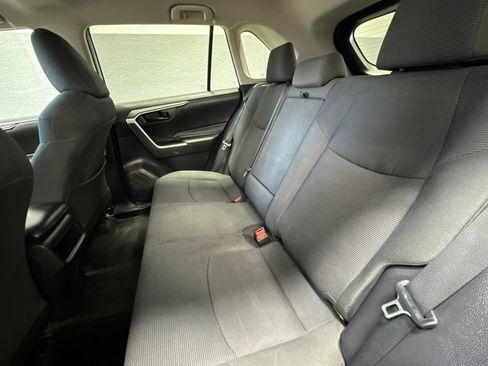 Used 2021 Toyota RAV4 LE FWD image 19