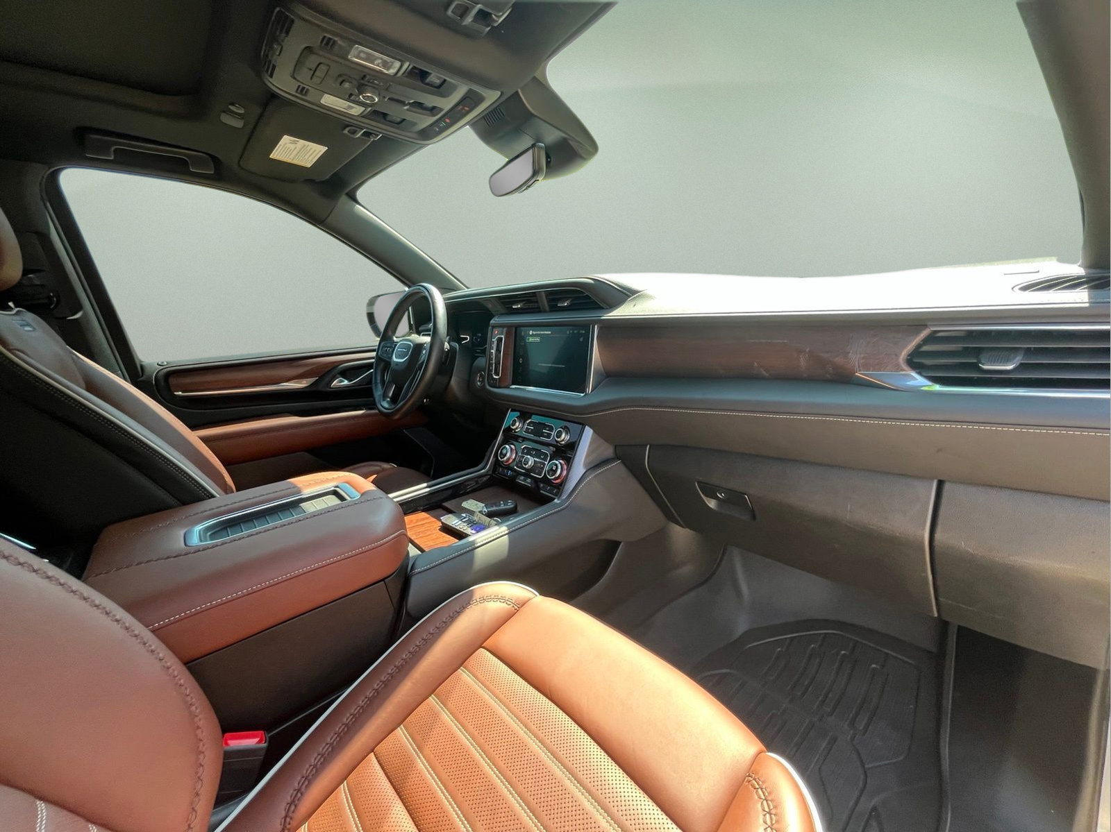Used 2023 GMC Yukon XL Denali Ultimate w/ LPO, Floor Liner Package AWD/4WD image 38