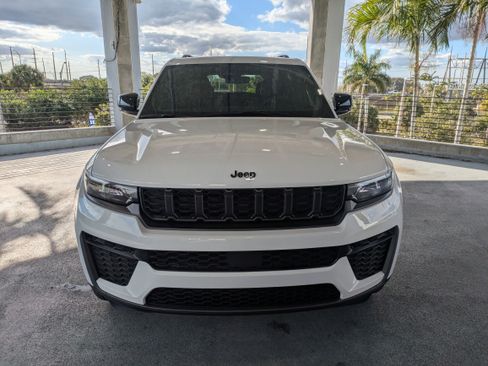 New 2026 Jeep Grand Cherokee Altitude image 3