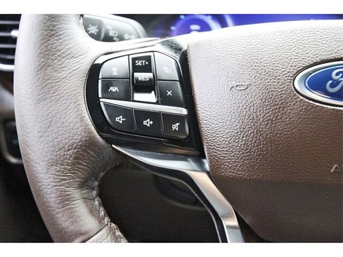 Used 2023 Ford Explorer King Ranch w/ Premium Technology Package image 18