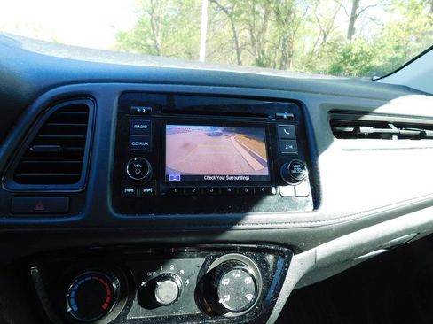 Used 2018 Honda HR-V LX image 10