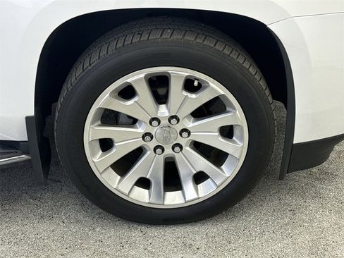 Used 2016 Cadillac Escalade Luxury image 40