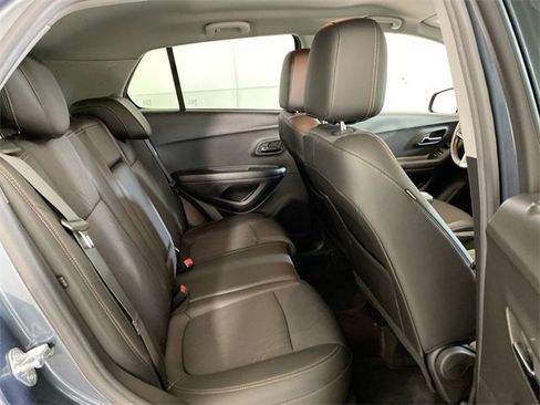 Used 2022 Chevrolet Trax LT w/ LT Convenience Package image 31