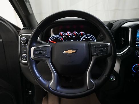 Used 2022 Chevrolet Silverado 1500 LT AWD/4WD image 4