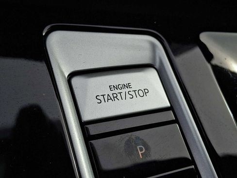 Used 2025 Volkswagen Atlas SEL Premium R-Line image 21