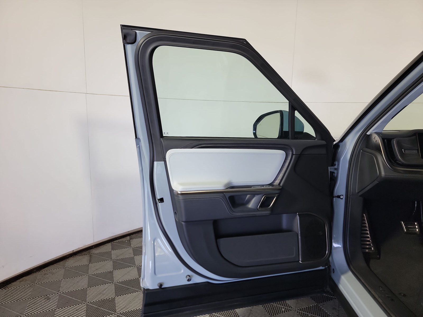 Used 2023 Rivian R1S Adventure Quad AWD/4WD image 16