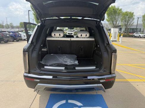 New 2026 Cadillac Vistiq Sport w/ LPO, Floor Liner Package image 20