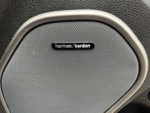 Used 2019 Dodge Durango R/T w/ Technology Group AWD/4WD image 8