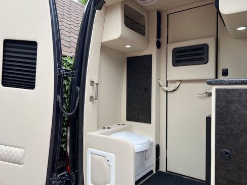 Used 2021 Mercedes-Benz Sprinter 3500 image 22