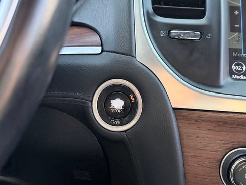 Used 2018 Chrysler 300 C w/ Safetytec Plus Group RWD image 48